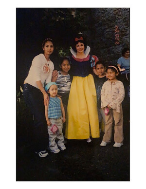 Group photo with Snow White at DisneyLand 200